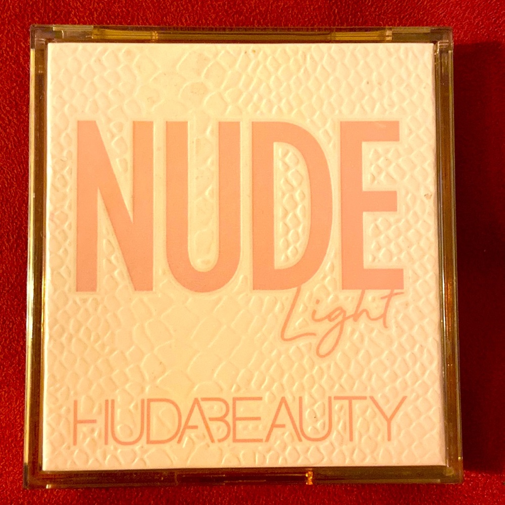 Huda Beauty Nude Light